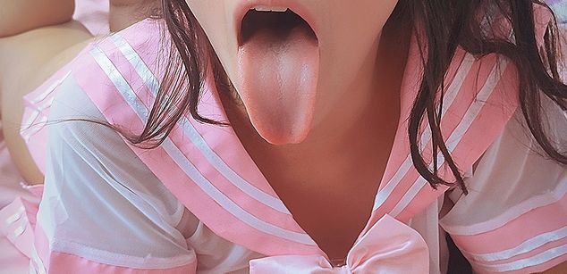 Model - AllieRousse feet