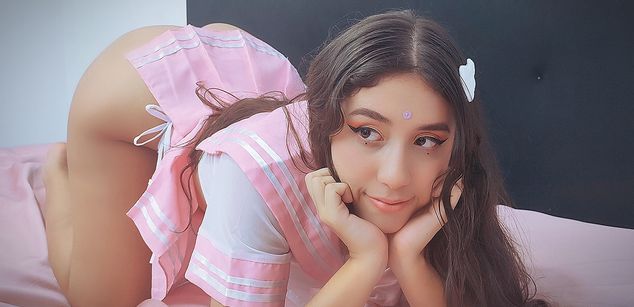 Model - AllieRousse feet