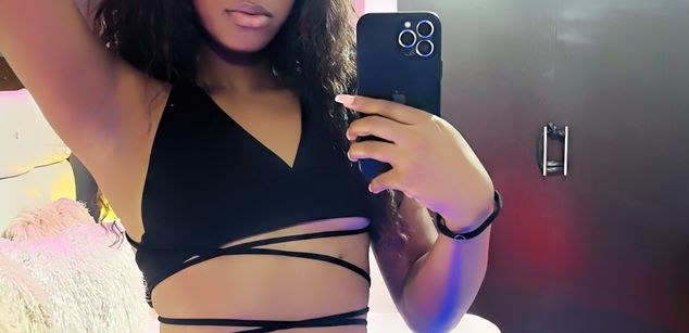 Model - NinaPetits ass