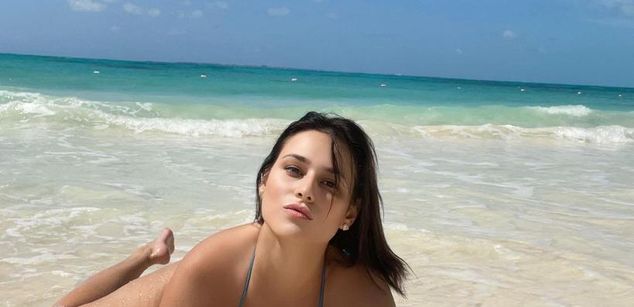 Model - EliseWinfrey brunette