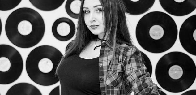 Model - Nicole Fancy bigboobs