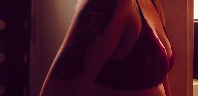 Model - Mulanlove strip