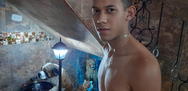 Model - luc_and_mathy play