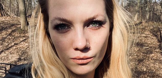 Model - AdrianaCoy squirt