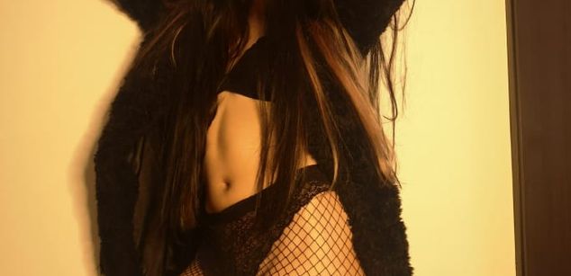 Model - Shannon colombian