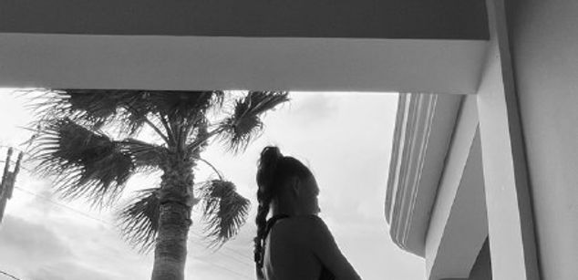 Model - LizzieGrey pantyhose