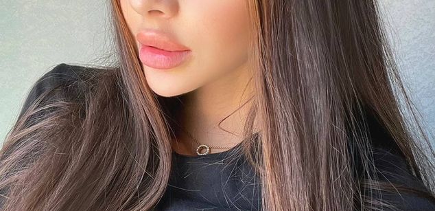 Model - Cassy skinny