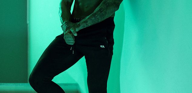 Model - ARON TRAINER muscle