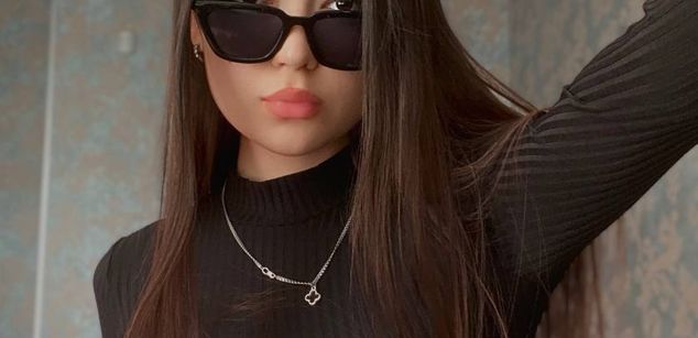 Model - Anita fingering