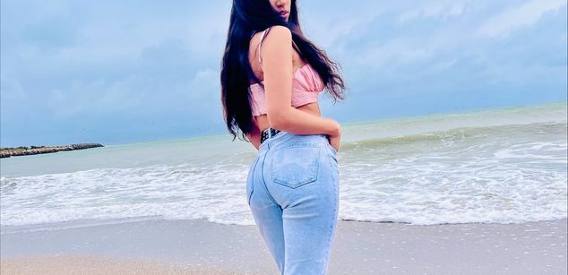 Model - SarraPeach femdom