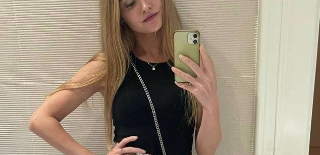 Model - Belle_White tight