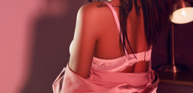 Model - Nicole Devin beautiful