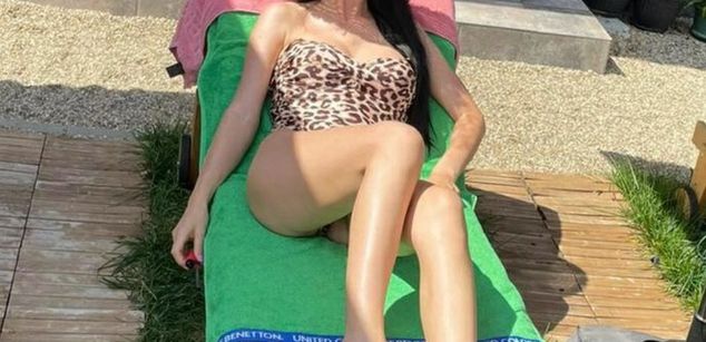 Model - MedinaForWeakMen sissy