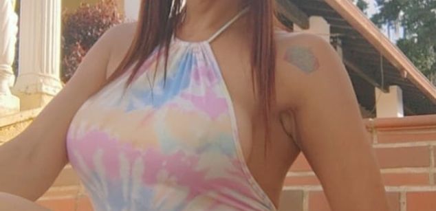 Model - Zinnia Mosley bigboobs