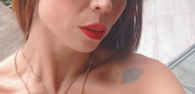 Model - Zinnia Mosley bigboobs