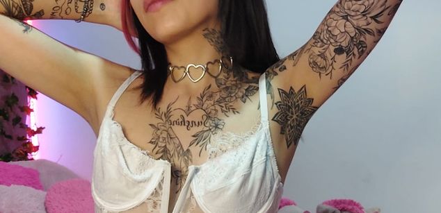 Model - Dannia hot love smoke