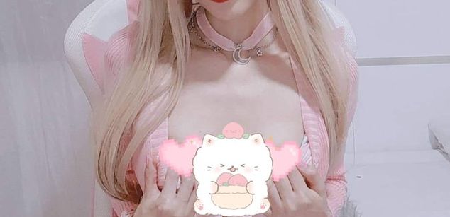 Model - Elizabeth Rivera cum