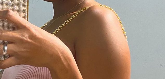 Model - beelladona latina