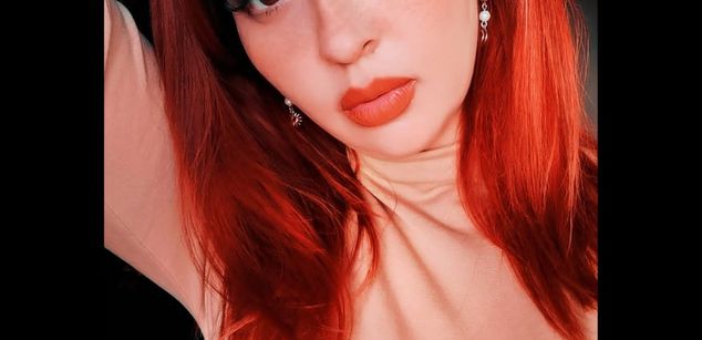 Model - Romina_Red smart