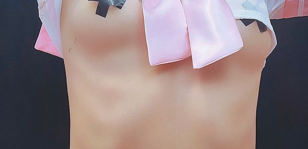 Model - AllieRousse feet