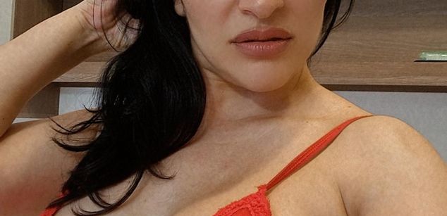 Model - AishaHazell feet