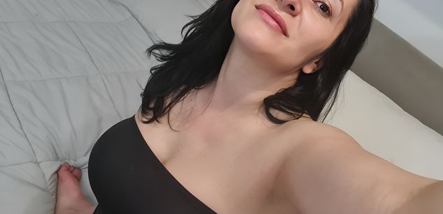 Model - AishaHazell feet