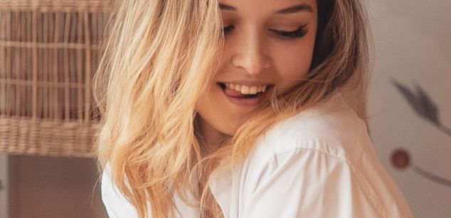 Model - YourLili squirt