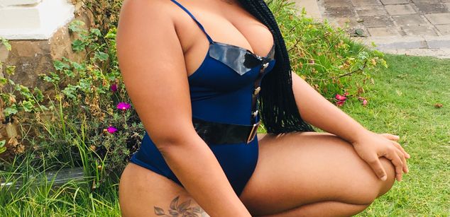 Model - SATIVAH feet