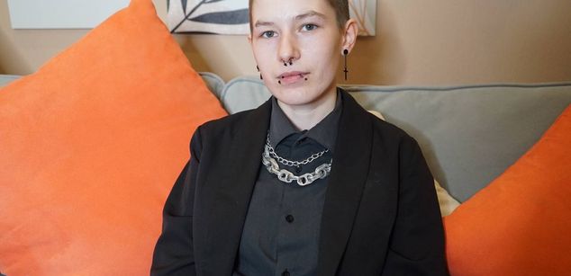 Model - Guitarandangel teen