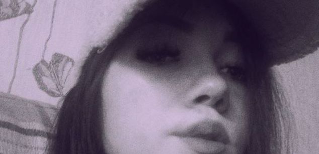 Model - Jess fingering