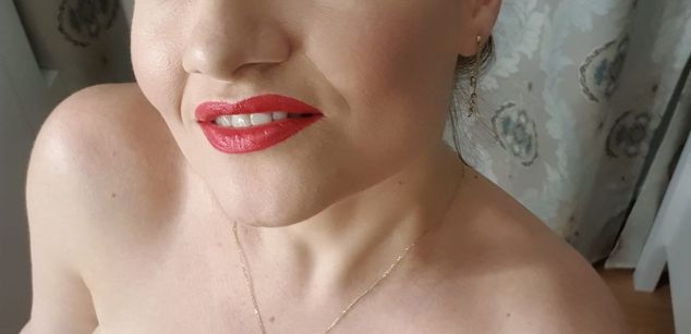 Model - IngridBella oil