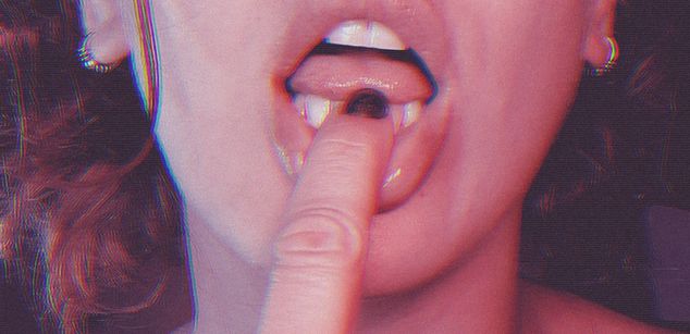 Model - Helen and the wolfxx redhead