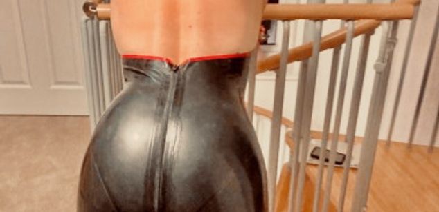 Model - Georgia wild latex