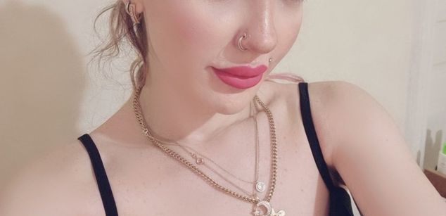 Model - Alienanna11 blond