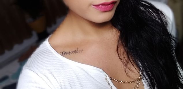 Model - Ninna Stone Hot