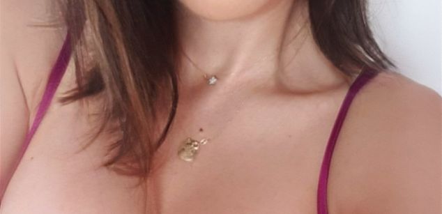 Model - AlyssiaJade smoking