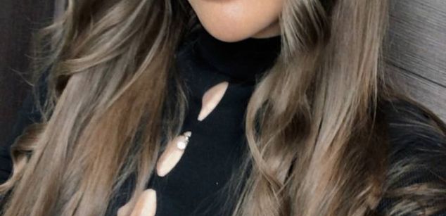 Model - Eva Mendes dildo