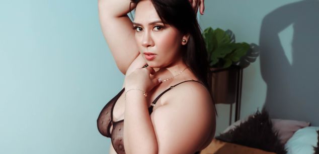 Model - Thelma Louvre joi