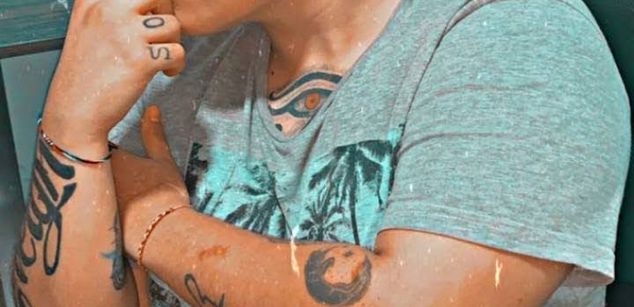 Model - Joel_Salazar pussy