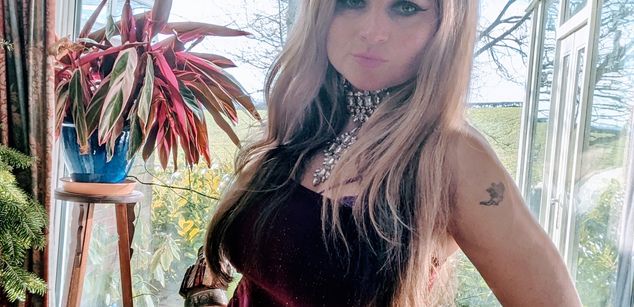 Model - Rosie Morrell Sex Therapist LovesPerforming