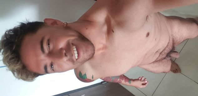 Model - Rafael Sanchez smoke