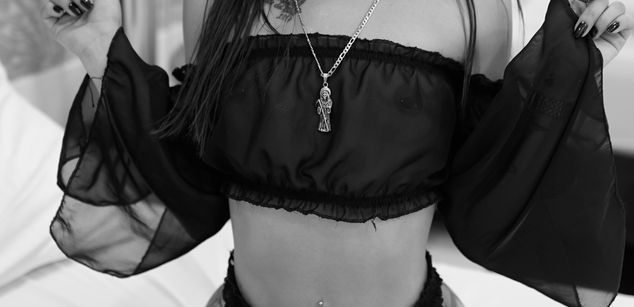 Model - AbbieRhondes fingering