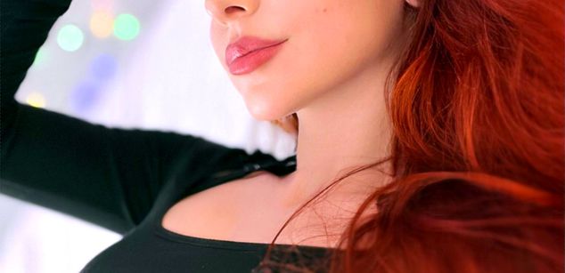 Model - YourWhiteTulip sensual