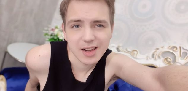 Model - Johny Smiley feet