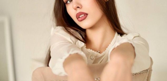 Model - Emily Eliot femdom