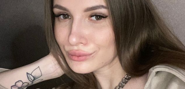 Model - Elly Stanton shaved