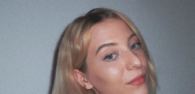 Model - Tessa Izabel playing