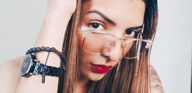 Model - Mia miller skinny