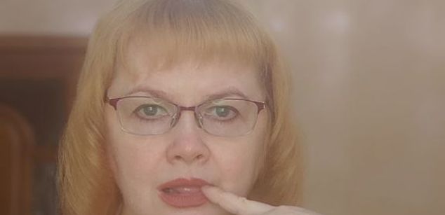 Model - Betsi_Hot feet