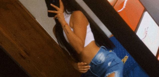 Model - Sol Highins joi